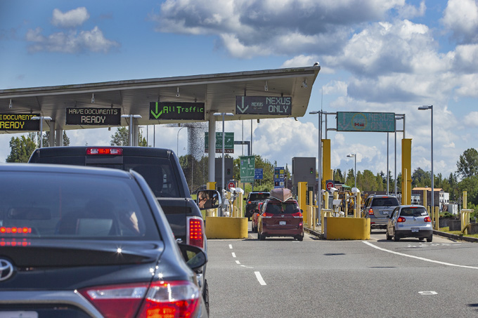 crossing the border from USA into Niagara Falls Canada
